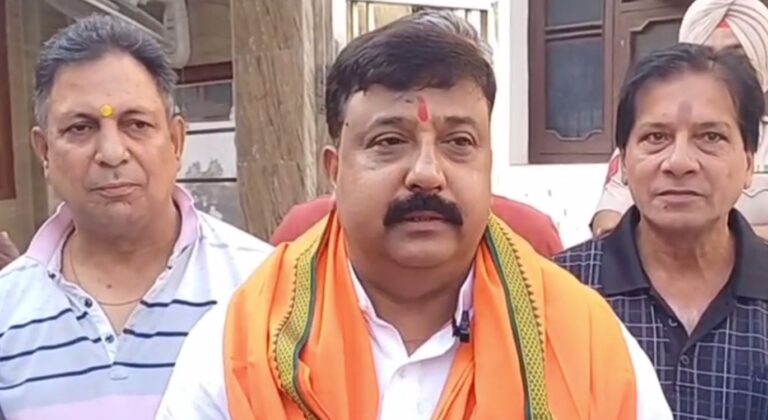 ਸ੍ਰੀ ਫਤਹਿਗੜ੍ਹ ਸਾਹਿਬ ਵਿਖੇ ਨਤਮਸਤਕ ਹੋਏ ਭਾਜਪਾ ਉਮੀਦਵਾਰ ਜੀਵਨ ਗੁਪਤਾ/ ਨਾਮਜਦਗੀ ਪੱਤਰ ਭਰਨ ਤੋਂ ਪਹਿਲਾਂ ਜੱਦੀ ਸ਼ਹਿਰ ਦਾ ਕੀਤਾ ਦੌਰਾ/ ਬੱਸੀ ਪਠਾਣਾ ਸ਼ਹਿਰ ਦੇ ਧਾਰਮਿਕ ਸਥਾਨਾਂ ’ਤੇ ਮੱਥਾ ਟੇਕ ਕੇ ਲਿਆ ਅਸ਼ੀਰਵਾਦ