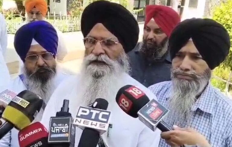 ਐਸਜੀਪੀਸੀ ਪ੍ਰਧਾਨ ਧਾਮੀ ਵੱਲੋਂ ਬੇਅਦਬੀ ਮਾਮਲੇ ਮੌਤ ਦੀ ਸਜ਼ਾ ਦੀ ਮੰਗ/ ਗੁਟਕਾ ਸਾਹਿਬ ਦੀ ਬੇਅਦਬੀ ਮਾਮਲੇ ਨੂੰ ਲੈ ਕੇ ਜਾਹਰ ਕੀਤੀ ਨਰਾਜਗੀ/ ਕਿਹਾ, ਕਮਿਸ਼ਨਰ ਨਾਲ ਮੁਲਾਕਾਤ ਕਰਨ ਜਾਣਗੇ ਸਕੱਤਰ ਪ੍ਰਤਾਪ ਸਿੰਘ