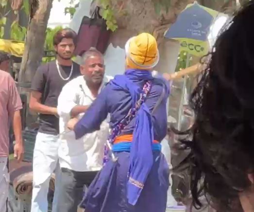 ਚੰਡੀਗੜ੍ਹ ਨਿਗਮ ਟੀਮ ਤੇ ਨਿਹੰਗ ਸਿੰਘਾਂ ਵਿਚਾਲੇ ਟਕਰਾਅ/ ਸ਼ਰਦਾਈ ਦੀ ਦੁਕਾਨ ਹਟਾਉਣ ਨੂੰ ਲੈ ਕੇ ਕੀਤਾ ਹਮਲਾ/ ਨਿਗਮ ਮੁਲਜ਼ਮਾਂ ਨੇ ਪੁਲਿਸ ਕੋਲ ਦਰਜ ਕਰਵਾਈ ਸ਼ਿਕਾਇਤ