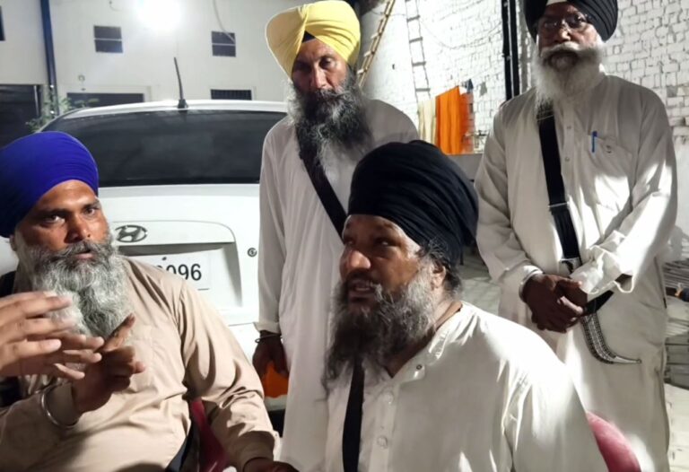ਸੰਗਰੂਰ ’ਚ ਗੁਰੂ ਘਰ ਦੇ ਗ੍ਰੰਥੀ ਵੱਲੋਂ ਨਸ਼ੇ ਵੇਚਣ ਦਾ ਪਰਦਾਫਾਸ਼/ ਪ੍ਰਬੰਧਕਾਂ ਨੇ ਗ੍ਰੰਥੀ ਸਿੰਘ ਨੂੰ ਫੜ ਕੇ ਕੀਤਾ ਪੁਲਿਸ ਹਵਾਲੇ
