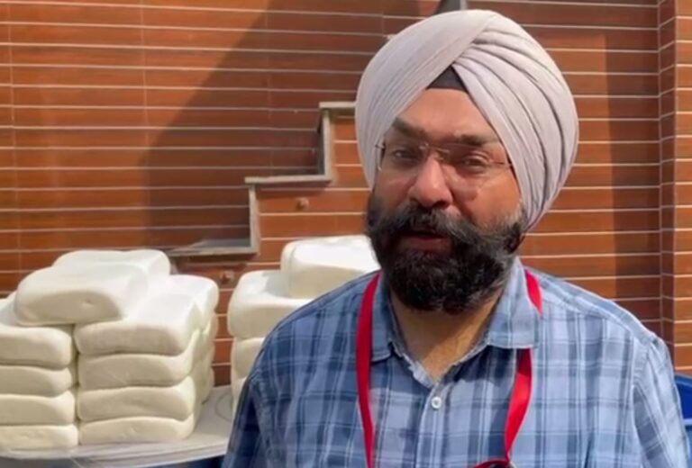 ਚੰਡੀਗੜ੍ਹ ’ਚ ਨਕਲੀ ਪਨੀਰ ਵੇਚੇ ਜਾਣ ਦਾ ਪਰਦਾਫਾਸ਼/ ਬਾਪੂ ਧਾਮ ਕਾਲੋਨੀ ’ਚੋਂ 450 ਕਿਲੋਗਰਾਮ ਪਨੀਰ ਬਰਾਮਦ/ ਘਰ ਅੰਦਰ ਚੱਲ ਰਹੀ ਦੁਕਾਨ ਅੰਦਰ ਰੱਖਿਆ ਸੀ ਨਕਲੀ ਪਨੀਰ