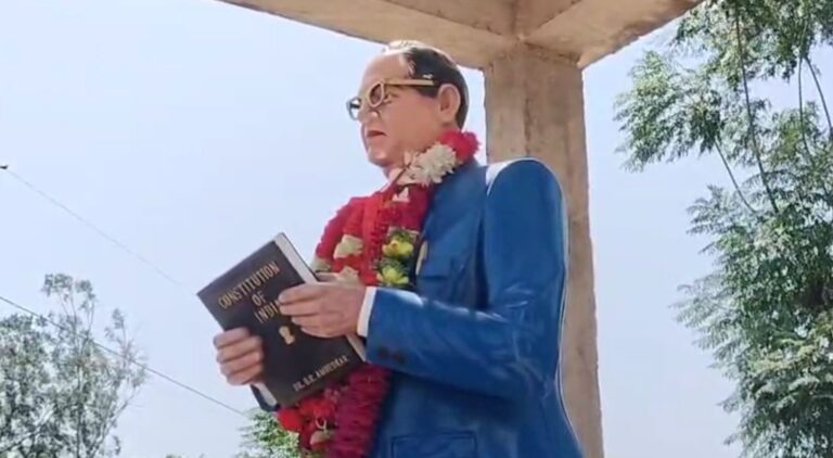 ਫਿਲੌਰ ’ਚ ਮੁੜ ਵਾਪਰੀ ਡਾ. ਅੰਬੇਡਕਰ ਦੇ ਬੁੱਤ ਨਾਲ ਛੇੜਛਾੜ ਦੀ ਘਟਨਾ/ ਬੁੱਤ ’ਤੇ ਕਾਲਖ ਸੁੱਟ ਕੇ ਨੇੜਲੇ ਸਕੂਲ ’ਚ ਲਿਖੇ ਖਾਲਿਸਤਾਨੀ ਨਾਅਰੇ/ ਲੋਕਾਂ ਅੰਦਰ ਗੁੱਸੇ ਦੀ ਲਹਿਰ, ਪੁਲਿਸ ਨੇ ਮੌਕੇ ਤੇ ਪਹੁੰਚ ਕੇ ਜਾਂਚ ਕੀਤੀ ਸ਼ੁਰੂ