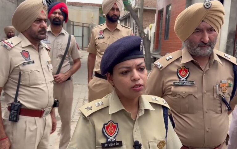ਫਰੀਦਕੋਟ ਪੁਲਿਸ ਨੇ ਢਾਹੀਆਂ ਨਸ਼ਾ ਤਸਕਰਾਂ ਦੀਆਂ ਉਸਾਰੀਆਂ/ ਬਸਤੀ ਛੱਜਘੜ ਚ ਦੋ ਤਸਕਰਾਂ ਦੇ ਘਰਾਂ ’ਤੇ ਚੱਲਿਆ ਪੀਲਾ ਪੰਜਾ