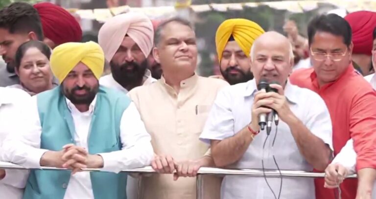 ਲੁਧਿਆਣਾ ’ਚ ਮੁੱਖ ਮੰਤਰੀ ਮਾਨ ਦੀ ਅਗਵਾਈ ’ਚ ਜੇਤੂ ਰੈਲੀ/ ਮੁਨੀਸ ਸਿਸੋਦੀਆ ਤੇ ਸੰਜੀਵ ਅਰੋੜਾ ਦੀ ਹਾਜ਼ਰੀ ’ਚ ਕੀਤਾ ਸੰਬੋਧਨ/ ਕਿਹਾ, ਕੌਣ ਕਿੰਨੇ ਪਾਣੀ ’ਚ ਲੋਕਾਂ ਨੂੰ ਸਭ ਪਤੈ…ਅਫਵਾਹਾਂ ਨਾਲ ਕੁੱਝ ਨਹੀਂ ਹੁੰਦਾ…