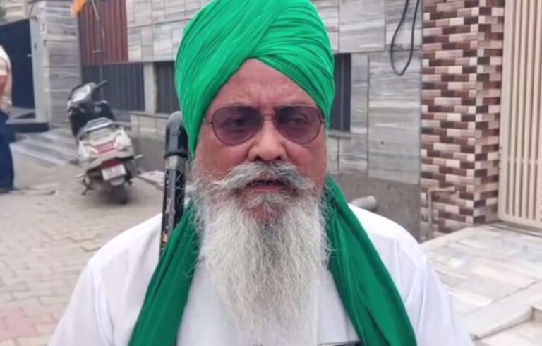 ਮਾਨਸਾ ’ਚ ਵਿਧਾਇਕ ਦੇ ਘਰ ਅੱਗੇ ਕਿਸਾਨਾਂ ਦਾ ਧਰਨਾ/ ਲੈਂਡ ਪੋਲਿੰਗ ਪੋਲਸੀ ਤਹਿਤ ਜ਼ਮੀਨਾਂ ਐਕਵਾਇਰ ਕਰਨ ਦਾ ਕੀਤਾ ਵਿਰੋਧ/ ਕਿਹਾ, ਕਿਸੇ ਵੀ ਕੀਮਤ ’ਤੇ ਸਰਕਾਰ ਨੂੰ ਜ਼ਮੀਨਾਂ ਨਹੀਂ ਦੇਣਗੇ ਕਿਸਾਨ