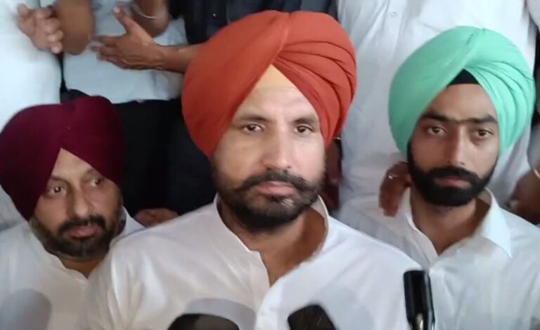ਬਰਨਾਲਾ ’ਚ ਰਾਜਾ ਵੜਿੰਗ ਨੇ ਵਿਸ਼ਾਲ ਰੈਲੀ ਨੂੰ ਕੀਤਾ ਸੰਬੋਧਨ/ ਸੰਵਿਧਾਨ ਬਚਾਓ ਮੁਹਿੰਮ ਤਹਿਤ ਰੈਲੀ ਦੌਰਾਨ ਦਿੱਤਾ ਧੜੱਲੇਦਾਰ ਭਾਸ਼ਣ/ ਕਿਹਾ, ਮੌਸਮ ਚੰਗਾ, ਬਰਨਾਲਾ ਹਲਕੇ ਦੀਆਂ ਸਾਰੀਆਂ ਸੀਟਾਂ ਜਿੱਤੇਗੀ ਕਾਂਗਰਸ