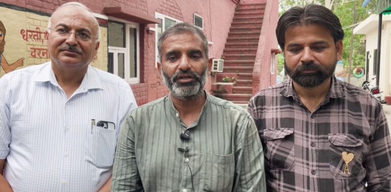 ਮੋਗਾ ਨਿਗਮ ਮੇਅਰ ਨੂੰ ਮਿਲਿਆ ਕੌਂਸਲਰਾਂ ਦਾ ਵਫ਼ਦ/ ਵਿਕਾਸ ਕੰਮਾਂ ’ਚ ਹੁੰਦੇ ਵਿਤਕਰੇ ਨੂੰ ਲੈ ਕੇ ਪ੍ਰਗਟਾਇਆ ਇਤਰਾਜ਼/ ਸੀਵਰੇਜ ਸਮੱਸਿਆ ਕਾਰਨ ਵਿਗੜੇ ਹਾਲਾਤ ਤੋਂ ਕਰਵਾਇਆ ਜਾਣੂ