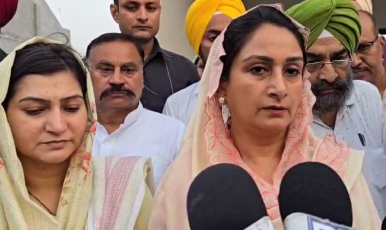 ਬਠਿੰਡਾ ਦੀ ਗੋਨਿਆਣਾ ਮੰਡੀ ’ਚ ਪੀੜਤ ਪਰਿਵਾਰ ਨੂੰ ਮਿਲੇ ਹਰਸਿਮਰਤ ਬਾਦਲ/ ਪੁਲਿਸ ਤਸ਼ੱਦਦ ਨਾਲ ਜਾਨ ਗੁਆਉਣ ਵਾਲੇ ਨੌਜਵਾਨ ਦੇ ਪ੍ਰਵਾਰ ਨਾਲ ਪ੍ਰਗਟਾਇਆ ਦੁੱਖ/ ਸਰਕਾਰ ਵੱਲ ਸਾਧੇ ਨਿਸ਼ਾਨੇ, ਨਸ਼ਿਆਂ ਖਿਲਾਫ ਮੁਹਿੰਮ  ’ਤੇ ਚੁੱਕੇ ਵੱਡੇ ਸਵਾਲ