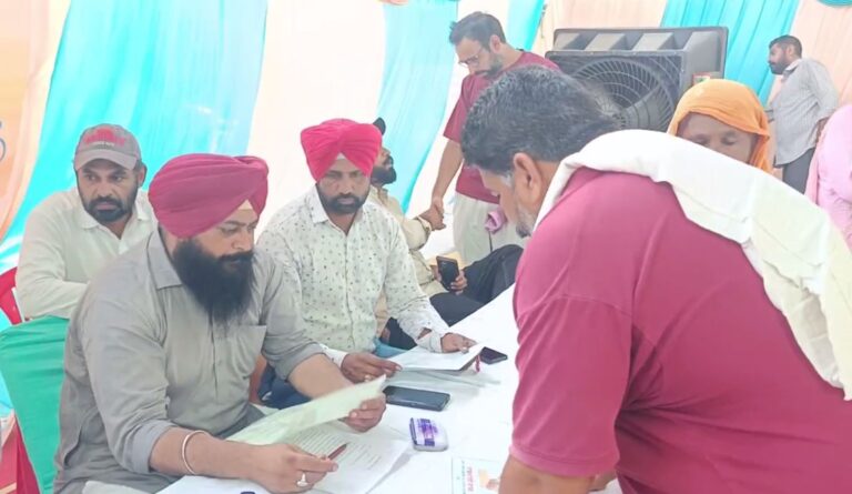 ਮਲੋਟ ਵਿਖੇ ਲੋੜਵੰਦਾਂ ਲਈ ਸਹਾਇਕ ਉਪਕਰਨ ਵੰਡਣ ਸਬੰਧੀ ਕੈਂਪ/ 150 ਦੇ ਕਰੀਬ ਲੋੜਵੰਦਾਂ ਨੇ ਜਾਂਚ ਉਪਰੰਤ ਭਰੇ ਫਾਰਮ
