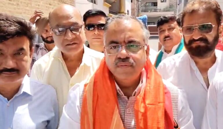 ਲੁਧਿਆਣਾ ’ਚ ਪਾਰਟੀ ਉਮੀਦਵਾਰ ਨੂੰ ਮਿਲੇ ਭਾਜਪਾ ਆਗੂ ਤਰੁਣ ਚੁੰਘ/ ਜੀਵਨ ਗੁਪਤਾ ਨੂੰ ਮਿਲ ਕੇ ਚੋਣ-ਰਣਨੀਤੀ ਬਾਰੇ ਕੀਤੀ ਵਿਚਾਰ-ਚਰਚਾ/ ਕਿਹਾ, ਨਤੀਜੇ ਦੱਸਣਗੇ ਪੰਜਾਬ ਸਰਕਾਰ ਦੀ ਕਾਰਗੁਜ਼ਾਰੀ ਕਿਸ ਤਰ੍ਹਾਂ ਦੀ ਐ