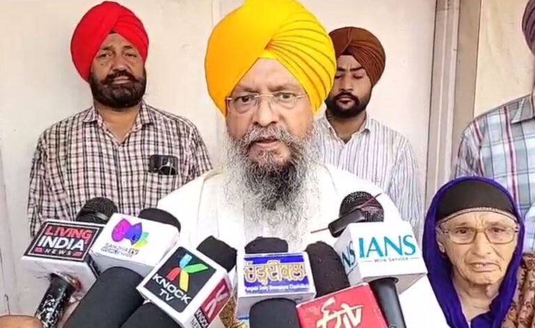 ਸ੍ਰੀ ਹਰਿਮੰਦਰ ਸਾਹਿਬ ਵਿਖੇ ਨਤਮਸਤਕ ਹੋਏ ਗਿ. ਰਣਜੀਤ ਸਿੰਘ ਗੋਹਰ/ ਪੰਜ ਸਾਹਿਬ ਸਾਹਿਬਾਨ ਵੱਲੋਂ ਰੋਕ ਹਟਾਉਣ ਬਾਅਦ ਗੁਰੂ ਘਰ ਟੇਕਿਆ ਮੱਥਾ