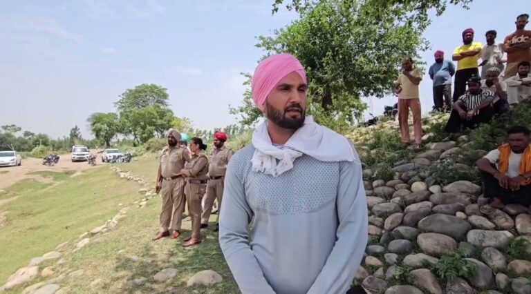 ਬਿਆਸ ਦਰਿਆ ਪਾਰ ਕਰਨ ਦੌਰਾਨ ਡੁੱਬਿਆ ਨੌਜਵਾਨ/ ਪਿੰਡ ਵਾਸੀਆਂ ਨੇ ਪ੍ਰਸ਼ਾਸਨ ਖਿਲਾਫ ਪ੍ਰਗਟਾਇਆ ਰੋਸ/ ਦਰਿਆ ਤੇ ਗੋਤਾਖੋਰ ਦੀ ਵਿਵਸਥਾ ਨਾ ਕਰਨ ਨੂੰ ਲੈ ਕੇ ਚੁੱਕੇ ਸਵਾਲ