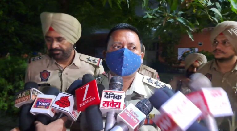 ਬਟਾਲਾ ’ਚ ਗੈਂਗਸਟਰ ਜੱਗੂ ਭਗਵਾਨਪੁਰੀਆ ਦੀ ਮਾਂ ਤੇ ਰਿਸ਼ਤੇਦਾਰ ਦਾ ਕਤਲ/ ਅਣਪਛਾਤੇ ਹਮਲਾਵਰ ਗੋਲੀਆਂ ਚਲਾ ਕੇ ਫਰਾਰ/ ਘਟਨਾ ਸੀਸੀਟੀਵੀ ’ਚ ਕੈਦ, ਬਬੀਹਾ ਗਰੁੱਪ ਨੇ ਲਈ ਘਟਨਾ ਦੀ ਜ਼ਿੰਮੇਵਾਰੀ