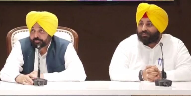 ਚੰਡੀਗੜ੍ਹ ਵਿਖੇ ਮੁੱਖ ਮੰਤਰੀ ਵੱਲੋਂ ਹੋਣਹਾਰ ਵਿਦਿਆਰਥੀਆਂ ਦਾ ਸਨਮਾਨ/ ਜੇਈਈ ਐਡਵਾਂਸ ਪਾਸ ਕਰਨ ਵਾਲੇ ਵਿਦਿਆਰਥੀਆਂ ਨੂੰ ਕੀਤਾ ਸਨਮਾਨਤ/ ਕਿਹਾ, ਵਿਦਿਆਰਥੀਆਂ ਨੇ ਔਖੇ ਇਮਤਿਹਾਨ ਨਾਲ ਪੰਜਾਬ ਦਾ ਨਾਮ ਰੌਸ਼ਨ ਕੀਤਾ