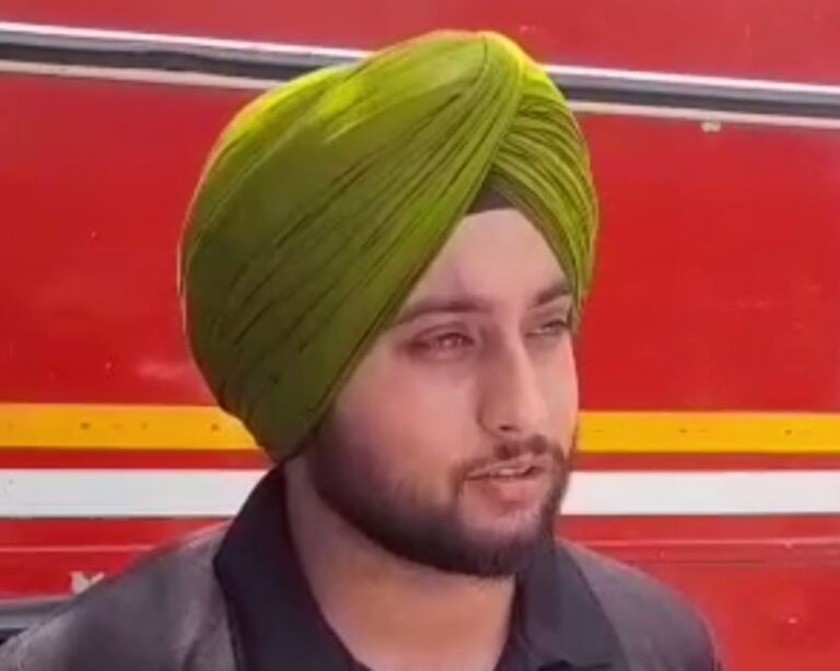 ਅੰਮ੍ਰਿਤਸਰ ’ਚ ਕੱਪੜਿਆਂ ਦੇ ਸ਼ੋਅਰੂਮ ਨੂੰ ਲੱਗੀ ਭਿਆਨਕ ਅੱਗ/ ਫਾਇਰ ਬ੍ਰਿਗੇਡ ਨੇ ਮੁਸ਼ੱਕਤ ਬਾਅਦ ਪਾਇਆ ਕਾਬੂ