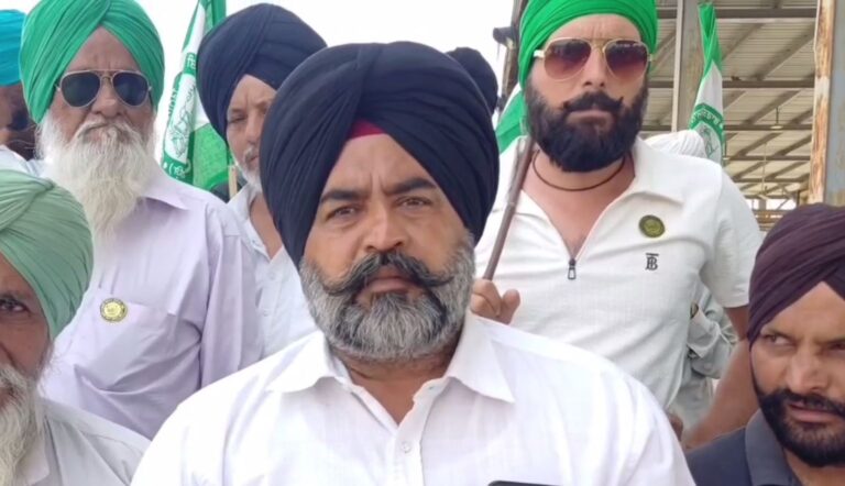 ਸਮਰਾਲਾ ਦੇ ਘੁਲਾਲ ਟੋਲ ਪਲਾਜ਼ਾ ’ਤੇ ਕਿਸਾਨਾਂ ਦਾ ਧਰਨਾ/ ਗੈਰ ਪੰਜਾਬੀਆਂ ਨੂੰ ਨੌਕਰੀਆਂ ਦੇਣ ਦੇ ਰੋਸ ਵਜੋਂ ਫਰੀ ਕੀਤਾ ਟੋਲ/ ਪੰਜਾਬ ’ਚ ਬਣੇ ਟੋਲ ਪਲਾਜਿਆਂ ਤੇ ਪੰਜਾਬੀਆਂ ਦੀ ਭਰਤੀ ਦੀ ਮੰਗ