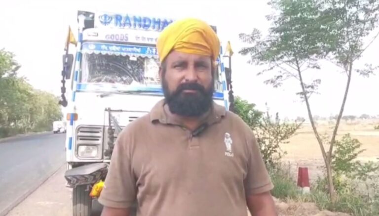 ਗੁਰਦਾਸਪੁਰ ’ਚ ਗੱਡੀ ਨੇ ਖੜ੍ਹੇ ਟਰੱਕ ਨੂੰ ਮਾਰੀ ਟੱਕਰ/ ਹਾਦਸੇ ’ਚ ਇਕ ਦੀ ਮੌਤ, ਇਕ ਹੋਰ ਗੰਭੀਰ ਜ਼ਖ਼ਮੀ/ ਗੱਡੀ ’ਚੋਂ ਮਿਲੀ ਨਸ਼ਾ ਸਮੱਗਰੀ ਤੇ ਪੁਲਿਸ ਦੀ ਵਰਦੀ