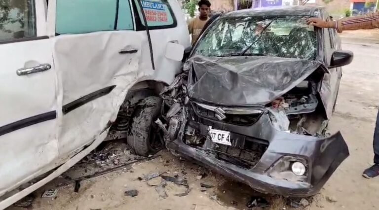 ਫਾਜਿਲਕਾ ਤਿੰਨ ਕਾਰਾਂ ਦੀ ਟੱਕਰ ’ਚ ਮਕੈਨਿਕ ਜ਼ਖ਼ਮੀ/ ਕਾਰ ਅੱਗੇ ਅਚਾਨਕ ਬਾਈਕ ਆਉਣ ਕਾਰਨ ਵਾਪਰਿਆ ਹਾਦਸਾ