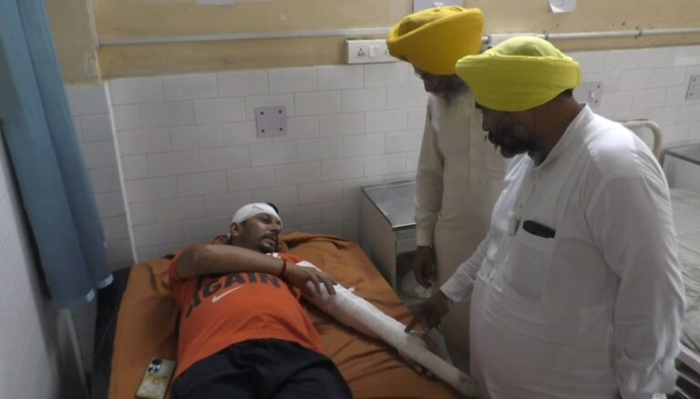 ਸੰਗਰੂਰ ’ਚ ਨਸ਼ੇ ਖਿਲਾਫ਼ ਆਵਾਜ਼ ਚੁੱਕਣ ਵਾਲੇ ਪੱਤਰਕਾਰ ’ਤੇ ਹਮਲਾ/ ਹਮਲਾਵਰਾਂ ਨੇ ਕੁੱਟਮਾਰ ਕਰ ਕੇ ਤੋੜੀ ਬਾਂਹ, ਸਿਰ ’ਚ ਵੀ ਲੱਗੀ ਗੰਭੀਰ/ ਸੀਐਮ ਨੂੰ ਟੈੱਗ ਕਰ ਕੇ ਸੋਸ਼ਲ ਮੀਡੀਆ ’ਤੇ ਪਾਈ ਸੀ ਨਸ਼ੇ ਦੀ ਵੀਡੀਓ