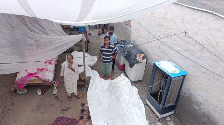 ਅਬੋਹਰ ’ਚ ਗ਼ਰੀਬਾਂ ਲਈ ਮੁਸੀਬਤ ਬਣੀ ਬਰਸਾਤ; ਅੱਧੀ ਰਾਤ ਨੂੰ  ਡਿੱਗੀ ਗਰੀਬ ਦੇ ਘਰ ਦੀ ਛੱਤ; ਪਰਿਵਾਰ ਨੇ ਭੱਜ ਕੇ ਬਚਾਈ ਜਾਨ