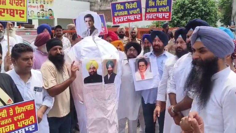 ਜਲੰਧਰ ’ਚ ਕਾਂਗਰਸ ਭਵਨ ਅੱਗੇ ਅਕਾਲੀ ਦਲ ਦਾ ਪ੍ਰਦਰਸ਼ਨ; ਕੀਤਾ ਅਰਥੀ ਫੂਕ ਮੁਜਾਹਰਾ; ਵਿਧਾਇਕ ਪ੍ਰਗਟ ਸਿੰਘ ਦੇ ਬਿਆਨ ’ਤੇ ਚੁੱਕੇ ਸਵਾਲ