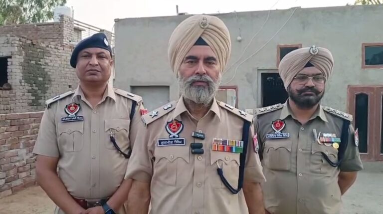 ਜਲਾਲਾਬਾਦ ਪੁਲਿਸ ਨੇ ਪਿੰਡ ਟਿਵਾਣਾ ’ਚ ਚਲਾਈ ਤਲਾਸ਼ੀ ਮੁਹਿੰਮ/ ਨੌਜਵਾਨ ਦੀ ਨਸ਼ੇ ਕਾਰਨ ਹੋਈ ਮੌਤ ਤੋਂ ਬਾਅਦ ਕੀਤਾ ਵੱਡਾ ਐਕਸ਼ਨ/ ਪਿੰਡ ਟਿਵਾਣਾ ਤੋਂ ਇਲਾਵਾ ਨੇੜਲੇ ਪਿੰਡਾਂ ’ਚ ਵੀ ਲਈ ਗਈ ਤਲਾਸ਼ੀ