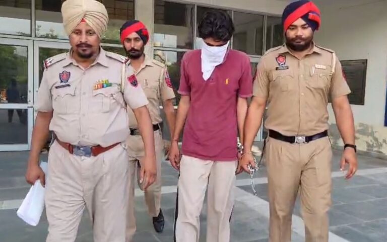 ਮਲੋਟ ਅਦਾਲਤ ’ਚ ਫਿਰੌਤੀ ਮਾਮਲੇ ਦੇ ਦੋਸ਼ੀ ਦੀ ਪੇਸ਼ੀ; ਅਦਾਲਤ ਨੇ ਇਕ ਦਿਨ ਦੇ ਪੁਲਿਸ ਰਿਮਾਂਡ ’ਤੇ ਭੇਜਿਆ; ਅਧਿਆਪਕ ਤੋਂ ਗੈਂਗਸਟਰਾਂ ਦੇ ਨਾਮ ’ਤੇ ਮੰਗੀ ਸੀ ਫਿਰੌਤੀ