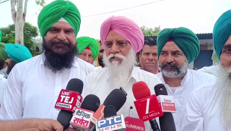 ਸਮਰਾਲਾ ’ਚ ਕਿਸਾਨਾਂ ਨੇ ਲੈਂਡ ਪੂਲਿੰਗ ਨੀਤੀ ਖਿਲਾਫ ਕੱਢਿਆ ਟਰੈਕਟਰ ਮਾਰਚ; ਬਲਬੀਰ ਸਿੰਘ ਰਾਜੇਵਾਲ ਨੇ ਸਰਕਾਰ ਖਿਲਾਫ ਸਾਧੇ ਤਿੱਖੇ ਨਿਸ਼ਾਨੇ; ਕਿਹਾ, ਲੋਕਾਂ ਨੂੰ ਬੇਵਕੂਫ ਬਣਾਉਣਾ ਚਾਹੁੰਦੀ ਐ ਪੰਜਾਬ ਸਰਕਾਰ