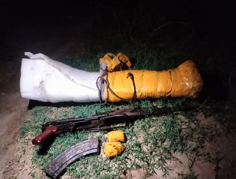 ਫਿਰੋਜ਼ਪੁਰ ਪੁਲਿਸ ਵੱਲੋਂ ਹਥਿਆਰਾਂ ਦਾ ਜ਼ਖੀਰਾਂ ਬਰਾਮਦ/ ਡਰੋਨ ਰਾਹੀਂ ਭੇਜੇ ਏਕੇ-47 ਤੇ 37 ਜ਼ਿੰਦਾ ਕਾਰਤੂਸ ਫੜੇ