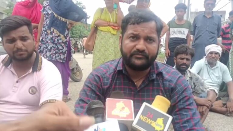 ਲੁਧਿਆਣਾ ਦੇ ਤਾਜਪੁਰ ਰੋਡ ’ਤੇ ਲੋਕਾਂ ਨੇ ਲਾਇਆ ਜਾਮ/  ਗੰਦੇ ਪਾਣੀ ਦੀ ਸਮੱਸਿਆ ਨੂੰ ਲੈ ਕੇ ਕੀਤੀ ਨਾਅਰੇਬਾਜ਼ੀ