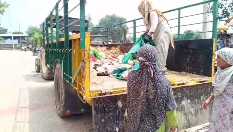 ਸਮਰਾਲਾ ਪ੍ਰਸ਼ਾਸਨ ਨੇ ਚੁਕਵਾਇਆ ਘਰ ਅੰਦਰ ਬਣਿਆ ਕੂੜੇ ਦਾ ਡੰਪ/ ਡੰਪ ਕੀਤੀਆਂ ਹੋਈਆਂ ਸੀ ਗਲੀਆ-ਸੜੀਆਂ ਸਬਜ਼ੀਆਂ ਤੇ ਫਰੂਟ/ ਪਸ਼ੂਆਂ ਨੂੰ ਪਾਉਣ ਲਈ ਕੂੜਾ ਇਕੱਠਾ ਕਰ ਲਿਆਉਂਦਾ ਸੀ ਸਖਸ਼