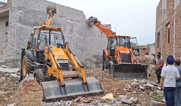 ਜਗਰਾਉਂ ਸ਼ਹਿਰ ਅੰਦਰ ਦੂਜੀ ਵਾਰ ਚੱਲਿਆ ਪੀਲਾ ਪੰਜਾ/ ਨਗਰ ਕੌਂਸਲ ਦੀ ਥਾਂ ਤੇ ਬਣੀਆਂ ਇਮਾਰਤ ਨੂੰ ਬਣਾਇਆ ਨਿਸ਼ਾਨਾ/ ਨਸ਼ਾ ਤਸਕਰੀ ਦੇ ਮਾਮਲਿਆਂ ਚ ਜੇਲ੍ਹ ਦੀ ਹਵਾਂ ਰਹੇ ਨੇ ਮੁਲਜ਼ਮ