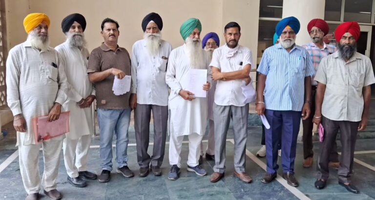 ਗੁਰਦਾਸਪੁਰ ਡੀਸੀ ਕੋਲ ਪਹੁੰਚਿਆ ਆੜ੍ਹਤੀ ਤੇ ਠੇਕੇਦਾਰ ਵਿਚਾਲੇ ਲੈਣ-ਦੇਣ ਦਾ ਮਾਮਲਾ/ ਆੜ੍ਹਤੀਆਂ ਨੇ ਕਣਕ ਢੁਆਈ ਦੇ ਪੈਸੇ ਨਾ ਦੇਣ ਦੇ ਲਾਏ ਇਲਜ਼ਾਮ/ ਪੁਲਿਸ ਨੇ ਦੋਵਾਂ ਧਿਰਾਂ ਦੇ ਬਿਆਨਾਂ ਦੀ ਜਾਂਚ ਕੀਤੀ ਸ਼ੁਰੂ