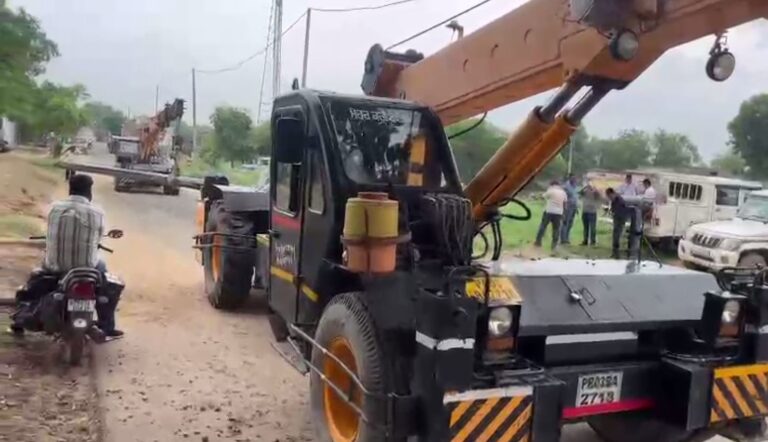 ਕਪੂਰਥਲਾ ਦੇ ਪਿੰਡ ਫੁੱਲੋਖਾਰੀ ’ਚ ਗੈਸ ਪਾਈਪ ਲਾਈਨ ਦਾ ਮੁੱਦਾ ਗਰਮਾਇਆ/ ਪਿੰਡ ਵਾਸੀਆਂ ਨੇ ਗੈਸ ਪਾਈਪ ਲਾਈਨ ਪਿੰਡ ’ਚੋਂ ਕੱਢਣ ਦਾ ਕੀਤਾ ਵਿਰੋਧ