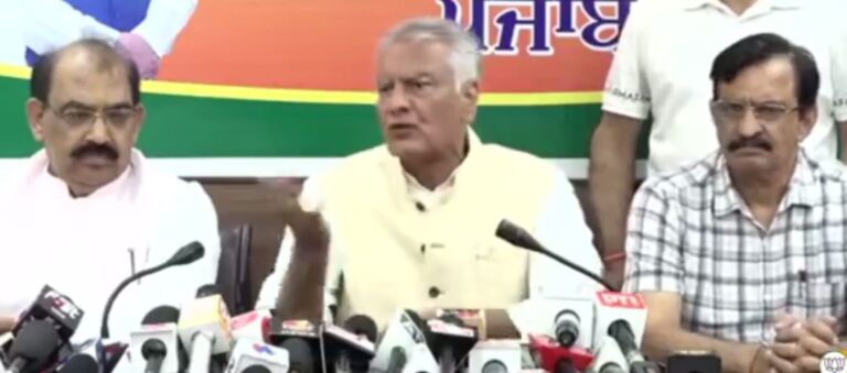 ਚੰਡੀਗੜ੍ਹ ਵਿਖੇ ਭਾਜਪਾ ਆਗੂਆਂ ਦੀ ਪ੍ਰੈੱਸ ਕਾਨਫਰੰਸ/ ਬੇਅਦਬੀ ਮਾਮਲਿਆਂ ਬਾਰੇ ਸਰਕਾਰ ਦੀ ਪਹੁੰਚ ’ਤੇ ਚੁੱਕੇ ਸਵਾਲ/ ਕਿਹਾ, ਪ੍ਰੋਪੇਗੰਡੇ ਸਹਾਰੇ ਵਾਹ-ਵਾਹੀ ਖੱਟਣ ਦੀ ਕੋਸ਼ਿਸ਼ ’ਚ ਐ ਸਰਕਾਰ