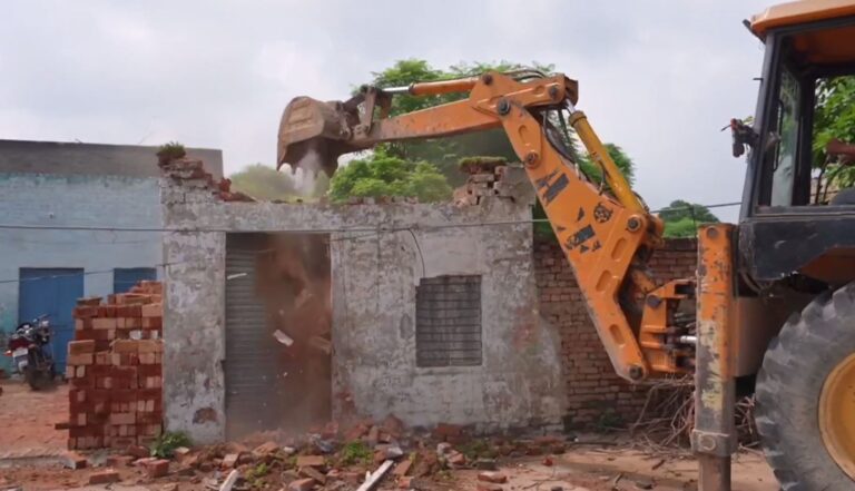 ਬਰਨਾਲਾ ਪੁਲਿਸ ਦਾ ਨਸ਼ਿਆਂ ਵਿਰੁੱਧ ਵੱਡਾ ਐਕਸ਼ਨ/ ਨਸ਼ੇ ਦੀ ਕਮਾਈ ਨਾਲ ਬਣਾਈ ਦੁਕਾਨ ਕੀਤੀ ਢਹਿ-ਢੇਰੀ