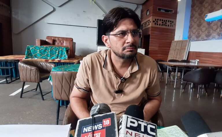 ਅਬੋਹਰ ਕਤਲ ਕਾਂਡ ਤੇ ਐਨਕਾਊਂਟਰ ਮਾਮਲੇ ’ਚ ਨਵਾਂ ਖੁਲਾਸਾ/ ਮਲੋਟ ਹੋਟਲ ’ਚ ਰਾਤ ਰੁਕੇ ਸਨ ਸਵਿੱਫਟ ਕਾਰ ’ਚ ਆਏ ਨੌਜਵਾਨ, ਵੀਡੀਓ ਵਾਇਰਲ