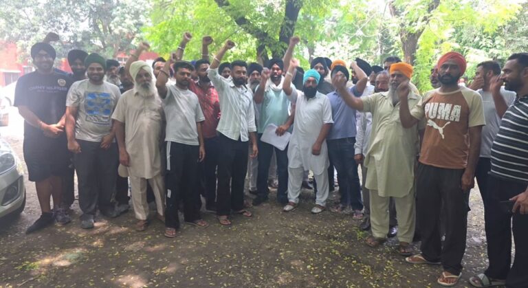 ਸਮਰਾਲਾ ਐਸਡੀਐਮ ਦਫ਼ਤਰ ਅੱਗੇ ਜ਼ਮੀਨ ਐਕਵਾਇਰ ਖਿਲਾਫ਼ ਧਰਨਾ/ ਪਿੰਡਾਂ ਦੇ ਵਾਸੀਆਂ ਨੇ ਜ਼ਮੀਨਾਂ ਐਕਵਾਇਰ ਕਰਨ ਦਾ ਕੀਤਾ ਵਿਰੋਧ/ ਮੰਗ ਪੱਤਰ ਦੇ ਕੇ ਜ਼ਮੀਨਾਂ ਐਕਵਾਇਰ ਕਰਨ ਦਾ ਅਮਲ ਰੋਕਣ ਦੀ ਮੰਗ