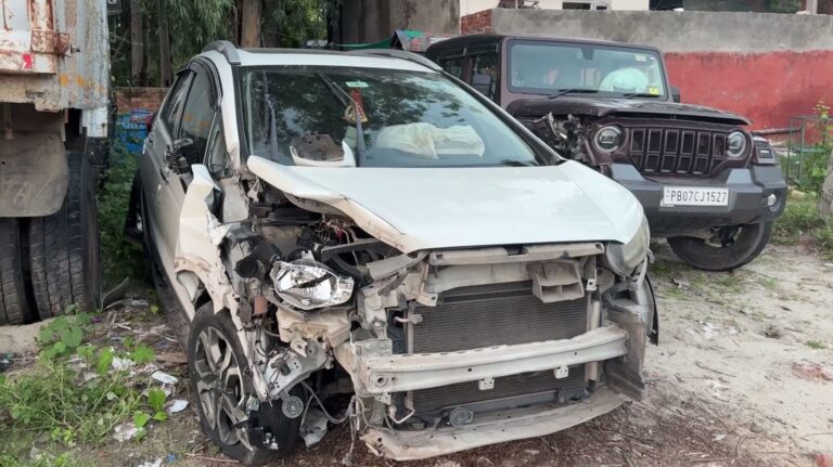 ਹੁਸ਼ਿਆਰਪੁਰ ਦੇ ਸਿੰਗੜੀਵਾਲਾ ਬਾਈਪਾਸ ਨੇੜੇ ਭਿਆਨਕ ਹਾਦਸਾ/ ਥਾਰ ਰੋਕਸ ਤੇ ਹੋਂਡਾ ਕਾਰ ਵਿਚਾਲੇ ਹੋਈ ਭਿਆਨਕ ਟੱਕਰ