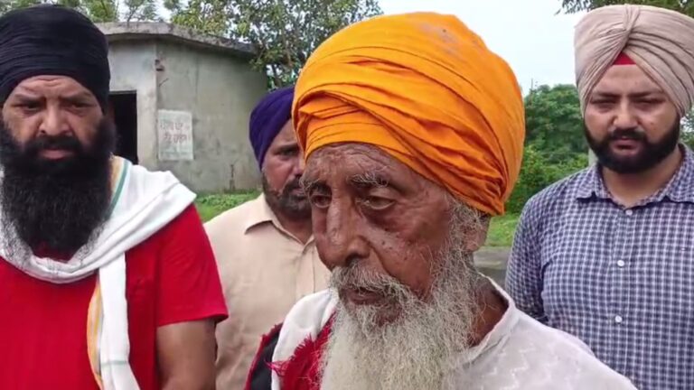 ਗੁਰਦਾਸਪੁਰ ’ਚ ਪਾਣੀ ਦੀ ਟੈਂਕੀ ਉਪਰ ਚੜ੍ਹਿਆ ਬਜ਼ੁਰਗ; ਭਤੀਜਿਆਂ ਤੋਂ ਤੰਗ ਆ ਕੇ ਚੁੱਕਿਆ ਕਦਮ; ਪੁਲਿਸ ’ਤੇ ਲਾਏ ਸੁਣਵਾਈ ਨਾ ਕਰਨ ਦੇ ਇਲਜ਼ਾਮ