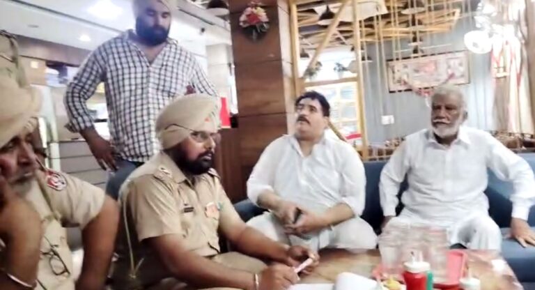 ਅੰਮ੍ਰਿਤਸਰ ’ਚ ਬੇਕਰੀ ਕਾਰੋਬਾਰੀ ’ਤੇ ਫਿਰੌਤੀ ਨੂੰ ਲੈ ਕੇ ਹਮਲਾ;  ਦੁਕਾਨ ’ਤੇ ਗੋਲੀਆਂ ਚਲਾ ਕੇ ਮੁਲਜ਼ਮ ਫਰਾਰ