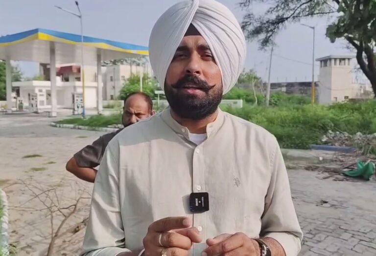 ਨਾਭਾ ਜੇਲ੍ਹ ’ਚ ਬਿਕਰਮ ਮਜੀਠੀਆ ਨੂੰ ਮਿਲਣ ਪਹੁੰਚੇ ਅਰਸ਼ਦੀਪ ਕਲੇਰ; ਜੇਲ੍ਹ ਪ੍ਰਸ਼ਾਸਨ ’ਤੇ ਮੁਲਾਕਾਤ ਦੌਰਾਨ ਪ੍ਰੇਸ਼ਾਨ ਕਰਨ ਦੇ ਲਾਏ ਇਲਜ਼ਾਮ; ਕਿਹਾ, ਮੁੱਖ ਮੰਤਰੀ ਦੀ ਇੱਛਾ ਸ਼ਕਤੀ ਮੁਤਾਬਕ ਵਿਚਰ ਰਿਹੈ ਜੇਲ੍ਹ ਪ੍ਰਸ਼ਾਸਨ