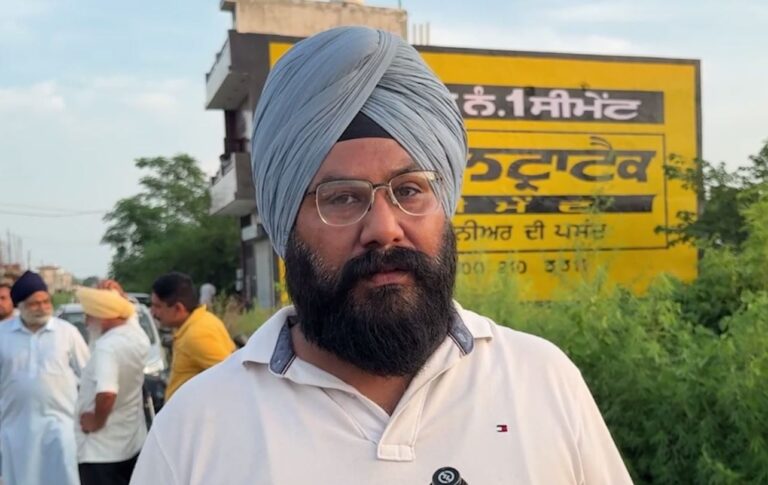 ਹੁਸ਼ਿਆਰਪੁਰ ’ਚ ਸਖਸ਼ ’ਤੇ ਨਕਾਬਪੋਸ਼ਾਂ ਦਾ ਹਮਲਾ; ਮੋਟਰ ਸਾਈਕਲ ਤੇ ਹਥਿਆਰ ਛੱਡ ਕੇ ਹੋਏ ਫਰਾਰ; ਟਰੈਕਟਰ ਚਾਲਕ ਦੀ ਹੁਸ਼ਿਆਰੀ ਕਾਰਨ ਬਚੀ ਜਾਨ