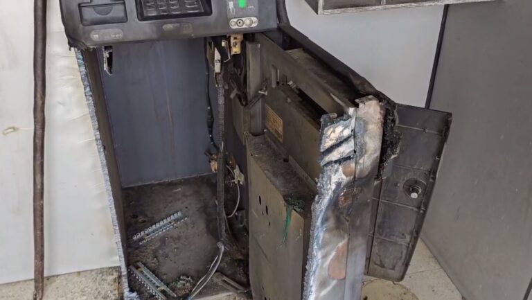 ਜਲੰਧਰ ’ਚ ਲੁਟੇਰਿਆਂ ਨੇ ਏਟੀਐਮ ਨੂੰ ਬਣਾਇਆ ਨਿਸ਼ਾਨਾ; ਐਸਬੀਆਈ ਏਟੀਐਮ ਉਖਾੜ ਕੇ ਲੈ ਗਏ ਲੁਟੇਰੇ