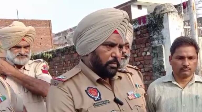 ਬਟਾਲਾ ’ਚ ਸਕੂਲ ਦੀ ਛੱਤ ਤੋਂ ਨਾਜਾਇਜ਼ ਲਾਹਣ ਬਰਾਮਦ; ਪ੍ਰਾਇਮਰੀ ਸਕੂਲ ਦੀ ਛੱਤ ਤੇ ਰੱਖਿਆ ਸੀ ਲਾਹਣ ਦਾ ਭਰਿਆ ਡਰੰਮ