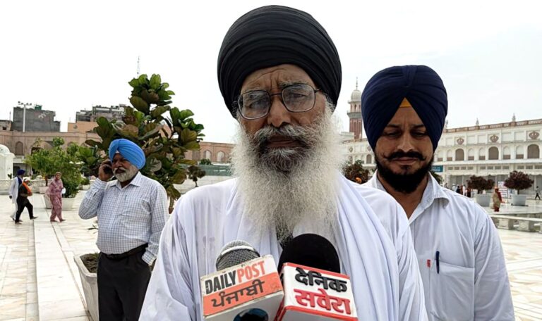 ਸ੍ਰੀ ਹਰਿਮੰਦਰ ਸਾਹਿਬ ਵਿਖੇ ਨਤਮਸਤਕ ਹੋਏ ਜਥੇਦਾਰ ਧਿਆਨ ਸਿੰਘ ਮੰਡ; ਸਮੁੱਚੀ ਲੋਕਾਈ ਤੇ ਪੰਥ ਦੀ ਚੜ੍ਹਦੀ ਕਲਾਂ ਲਈ ਕੀਤੀ ਅਰਦਾਸ