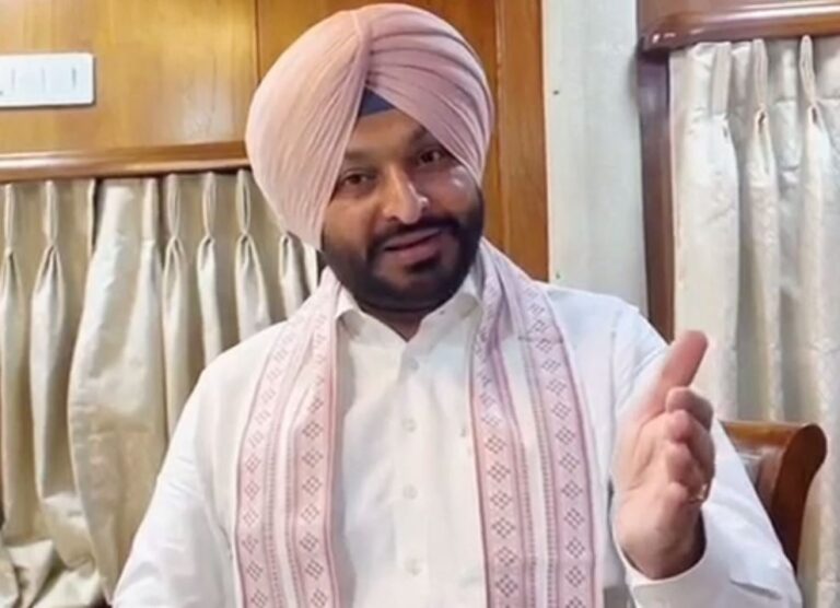 ਕੇਂਦਰੀ ਰਾਜ ਰਵਨੀਤ ਬਿੱਟੂ ਦਾ ਸੀਐਮ ਮਾਨ ਨੂੰ ਮੋੜਵਾਂ ਜਵਾਬ; ਮਜੀਠੀਆ ਖਿਲਾਫ ਕਾਰਵਾਈ ਨੂੰ ਦੱਸਿਆ ਨਸ਼ੇ ਦੇ ਕੇਸ ’ਚੋਂ ਬਚਾਉਣ ਦਾ ਹੱਥਕੰਡਾ; ਕਿਹਾ, ਮਜੀਠੀਆ ਨੂੰ ਕਲੀਨ-ਚਿੱਟ ਦੇਣ ਲਈ ਕਦੇ ਮੁਆਫ ਨਹੀਂ ਕਰੇਗਾ ਪੰਜਾਬ