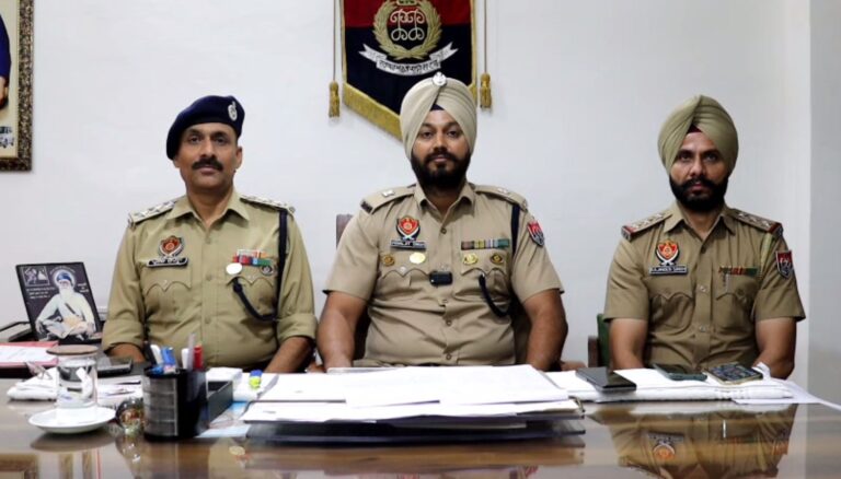 ਸੁਲਤਾਨਵਿੰਡ ਪੁਲਿਸ ਵੱਲੋਂ ਸ਼ਰਾਬ ਤੇ ਚਾਇਨਾ ਡੋਰ ਸਮੇਤ ਇਕ ਗ੍ਰਿਫਤਾਰ; ਮੁਲਜ਼ਮ ਕੋਲੋਂ 54 ਗੱਟੂ ਚਾਈਨਾ ਡੋਰ ਤੇ 78 ਬੋਤਲਾਂ ਨਾਜਾਇਜ਼ ਸ਼ਰਾਬ ਬਰਾਮਦ