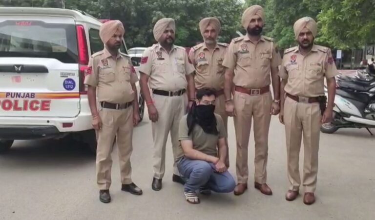 ਫਰੀਦਕੋਟ ਪੁਲਿਸ ਵੱਲੋਂ ਬੈਂਕ ਘੁਟਾਲਾ ਮਾਮਲੇ ਦਾ ਮੁਲਜ਼ਮ ਗ੍ਰਿਫਤਾਰ; ਯੂਪੀ ਤੋਂ ਗ੍ਰਿਫਤਾਰ ਕਰ ਕੇ ਮਾਨਯੋਗ ਅਦਾਲਤ ’ਚ ਕੀਤਾ ਪੇਸ਼; ਐਸਐਸਪੀ ਪ੍ਰਗਿਆ ਜੈਨ ਨੇ ਪ੍ਰੈੱਸ ਕਾਨਫਰੰਸ ਦੌਰਾਨ ਸਾਂਝਾ ਕੀਤੀ ਜਾਣਕਾਰੀ