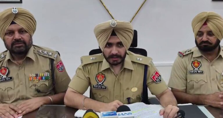 ਸੰਗਰੂਰ ਪੁਲਿਸ ਵੱਲੋਂ ਜ਼ਮਾਨਤਾਂ ਕਰਵਾਉਣ ਵਾਲੇ ਗਰੋਹ ਦਾ ਪਰਦਾਫਾਸ਼/ ਫਰਜ਼ੀ ਦਸਤਾਵੇਜ਼ਾਂ ਜ਼ਰੀਏ ਨਸ਼ਾ ਤਸਕਰਾਂ ਦੀਆਂ ਕਰਵਾਉਂਦੇ ਸੀ ਜ਼ਮਾਨਤਾਂ/ ਪੁਲਿਸ ਨੇ ਗਰੋਹ ਦੇ 8 ਮੈਂਬਰਾਂ ਨੂੰ ਗ੍ਰਿਫਤਾਰ ਕਰ ਕੇ ਜਾਂਚ ਕੀਤੀ ਸ਼ੁਰੂ